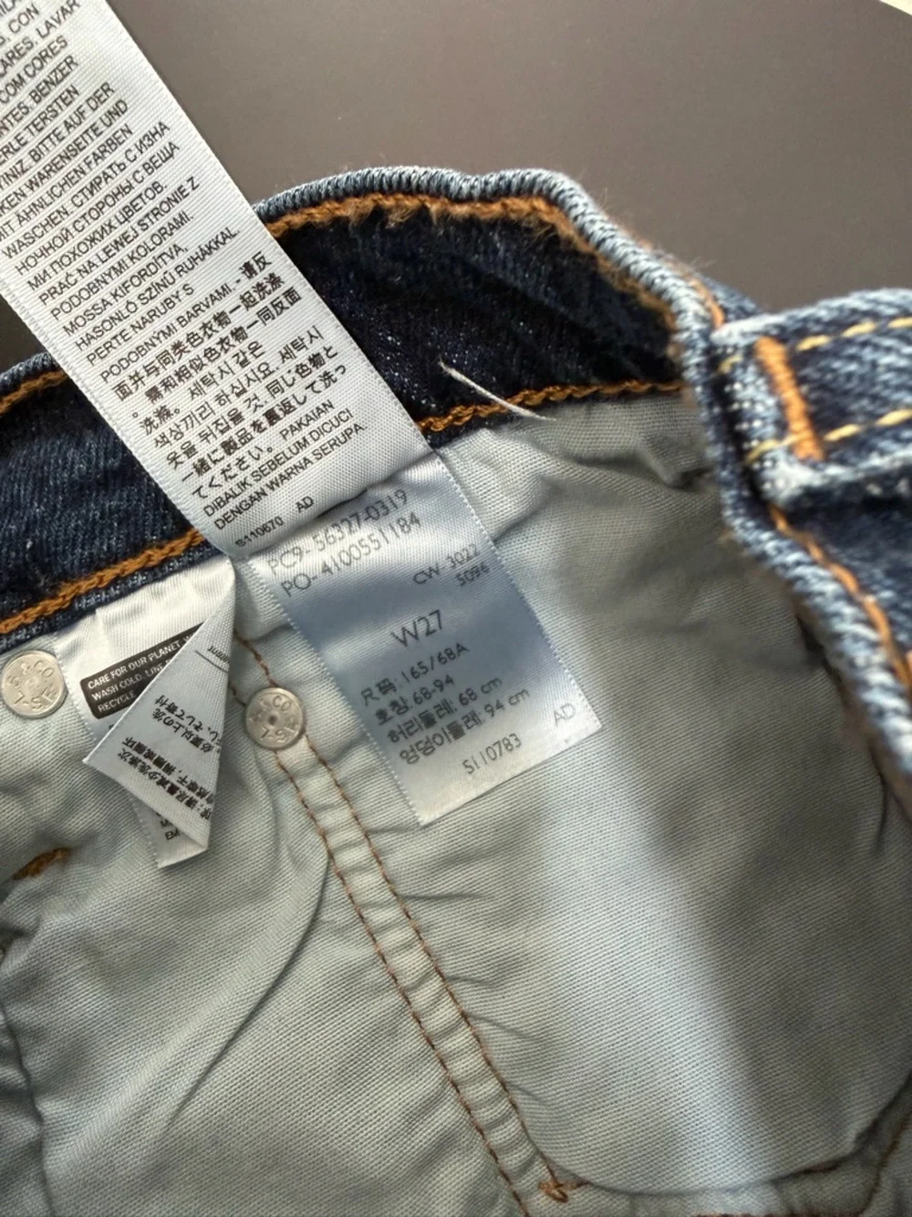 Levi’s Women’s 501 Original Shorts, Size 27, Dark Indigo Worn In - Picture 3 of 3